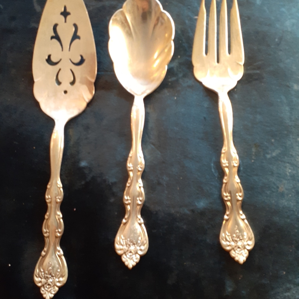 EXQUISITE International Silver Company 9" Serveware Set of 3.